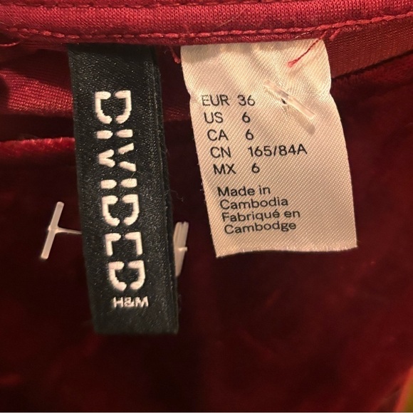 Divided Red velvet like women’s dress. Size 6. New without tags. - Picture 6 of 6